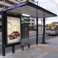 バス停の306広告